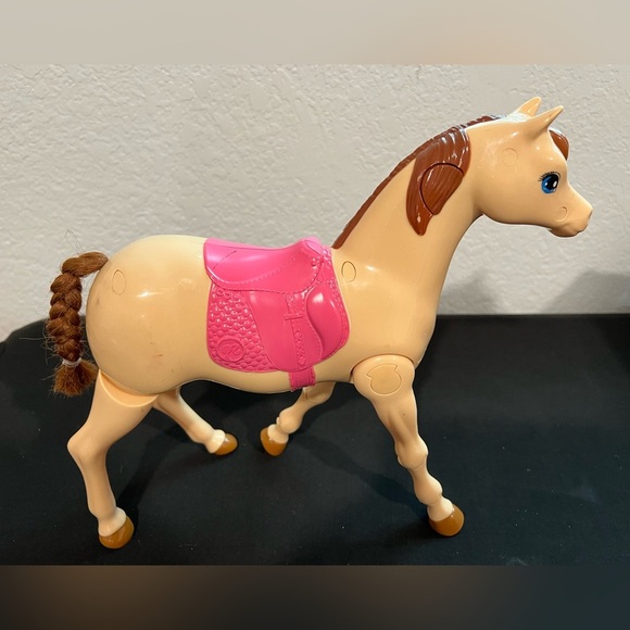 attel 2014 Barbie Saddle ‘N Ride Tawny Horse with Pink Saddle - Picture 6 of 6